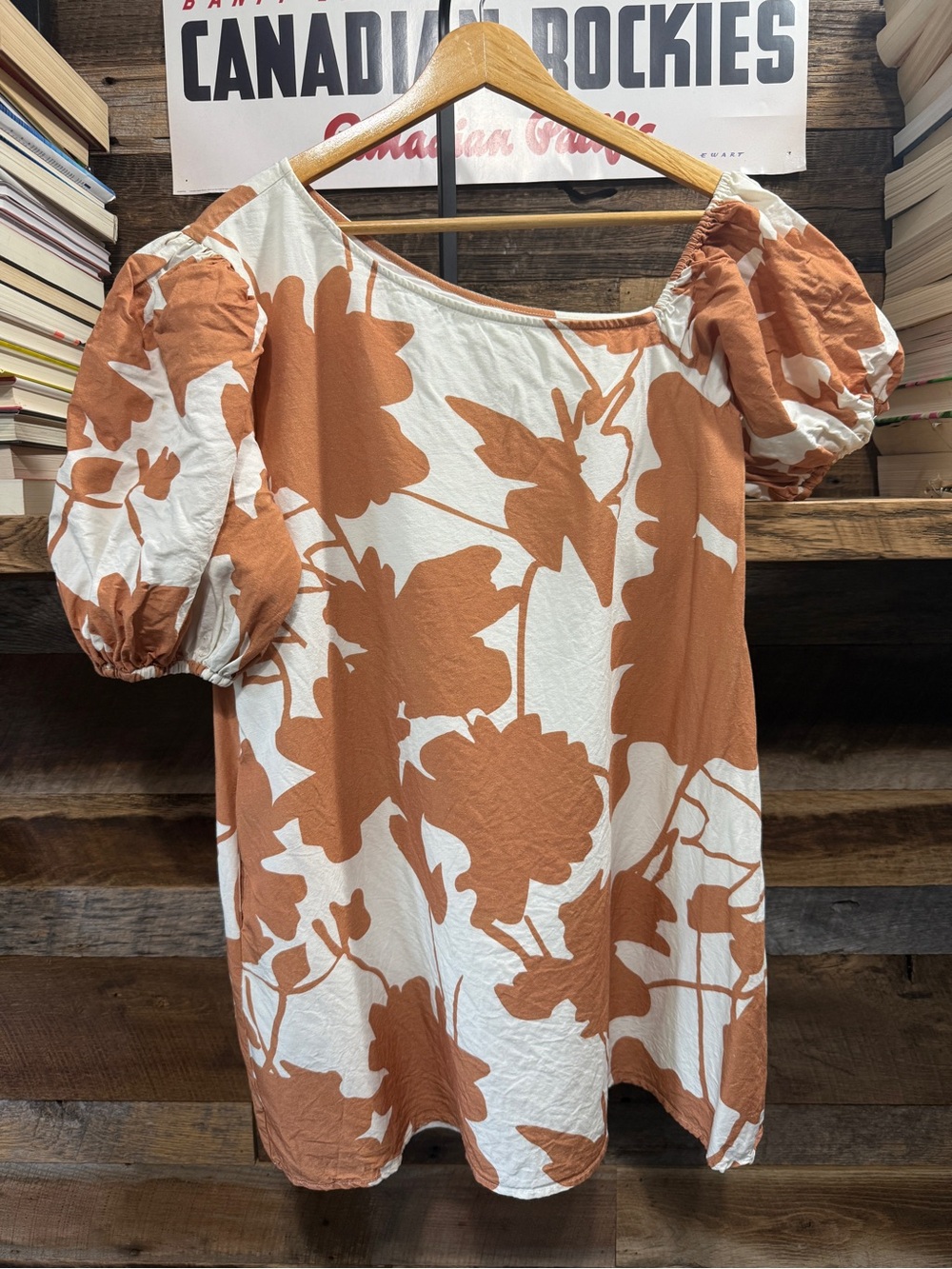 CROSBY by Mollie Burch White & Rust Floral Off-Shoulder Tunic